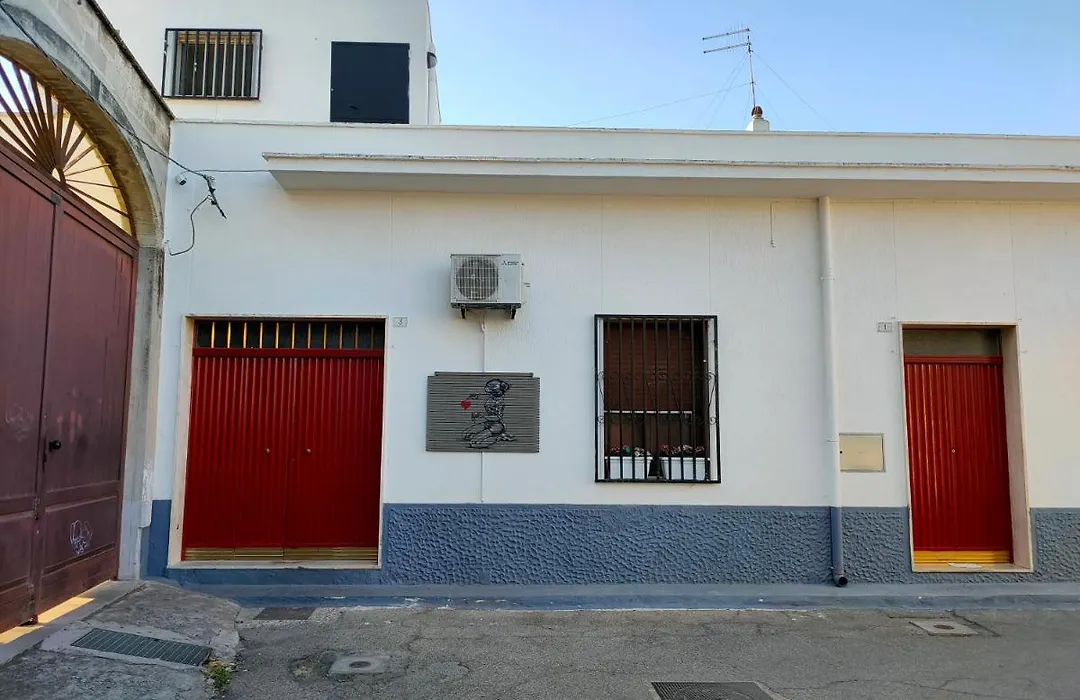 Casa Vacanza In Pieno Centro Storico Vicino Ostuni E La Riserva Di Torre Quaceto-1